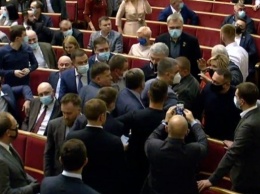 В Раде произошла потасовка с участием Порошенко