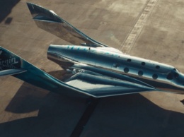 Virgin Galactic представила зеркальный космический самолет