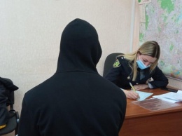 Полиция пригласила к себе юношу, который мочился в Харьковском метро