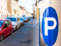 Тротуары без автомобилей: Кабмин внес изменения в правила парковки и систему оплаты
