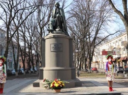 В Полтаве почтили годовщину Дня рождения Николая Гоголя