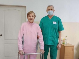 В Днепре медики пост на ноги 95-летнюю пациентку с переломом шейки бедра