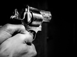 В Кривом Роге мужчина выстрелил в грудь сожительнице: пострадавшую доставили в реанимацию
