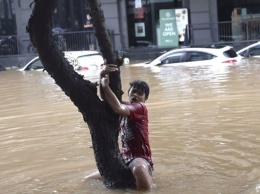 В Индонезии из-за оползней и наводнений погибли 20 человек - СМИ