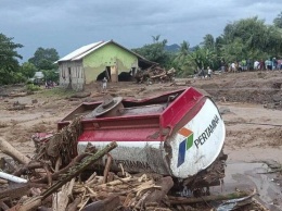 Индонезию накрыло страшное наводнение, полсотни жертв