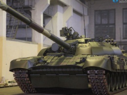 Киевский завод досрочно передал армии три отремонтированных танка