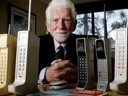 48 лет назад был совершен первый звонок с мобильного телефона Motorola DynaTac