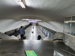 В метро Харькова пассажир избил полицейского за замечание о маске. ВИДЕО