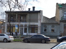 Упал потолок, на стенах трещины. Как в старом центре Николаева дом "перестроили" и при чем тут «Пропозиция» (ФОТО и ВИДЕО)