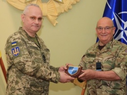 Хомчак встретился с председателем военного комитета НАТО