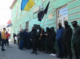 Националисты VS «Потон»: в Харькове под стенами суда состоялась акция протеста, - ВИДЕО