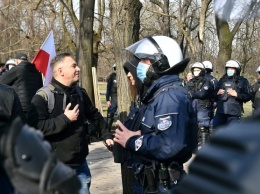 В Варшаве предприниматели устроили протесты в 11-ю годовщину Смоленской катастрофы. Есть задержанные. Фото