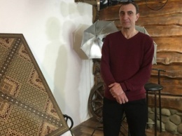Крымский татарин создал уникальное мозаичное панно и зарегистрировал рекорд Украины