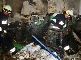 В 9-этажном доме в Днепре ночью произошел пожар, из-за горы строительного мусора