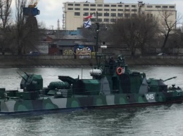 РФ отправила в Черное море 15 военных кораблей