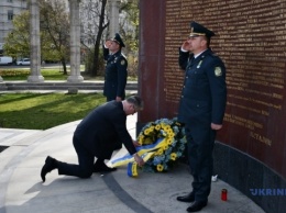 Украинские дипломаты почтили память погибших при освобождении Австрии от нацистов
