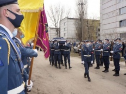 На Харьковщине попрощались с бойцом ВСУ, погибшим у Золотого