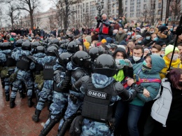 Участника акции в поддержку Навального приговорили к двум годам колонии