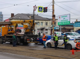 В Днепре на Белелюбского женщина попала под колеса автокрана: ее забрала скорая