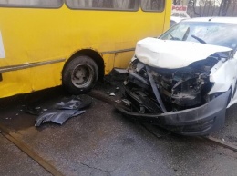 Жесткое ДТП с автобусом и такси на Диагональной: известно, что с пострадавшими
