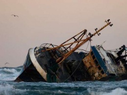 У берегов Туниса затонуло судно с мигрантами