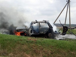 Водитель получил серьезные ожоги пытаясь потушить горящий автомобиль