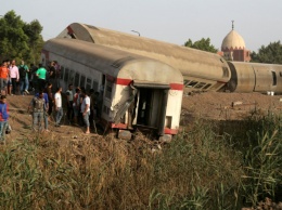 По меньшей мере 11 человек погибли, 98 получили ранения в Египте в результате схождения поезда с рельсов