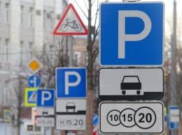 Запорожские водители паркуются прямо под запрещающими знаками - фото