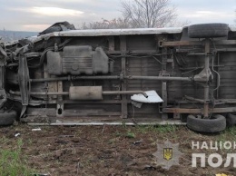 На трассе в Запорожской области водитель маршрутки уснул за рулем и врезался в автомобиль