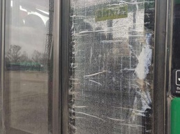 Деструктивные выходные: в Днепре вандалы били стекла в трамваях и автобусах