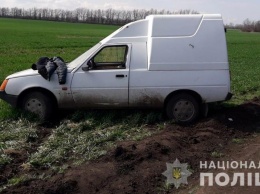 В Запорожской области студент угнал автомобиль и бросил его в поле