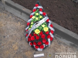 "Сепаратизм вредит здоровью": в Киевском районе сожгли две иномарки и оставили похоронные венки