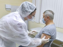 Собянин предложил поощрять пожилых горожан за вакцинацию