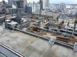 На набережной в Днепре продолжают строить элитную многоэтажку: фото