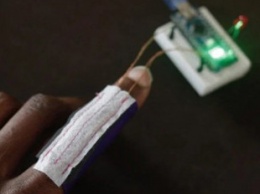 Разработан прибор для управления электроникой пальцем