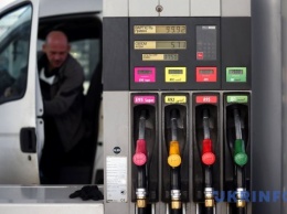 Глава фискальной службы объяснил, когда в Украине снизятся цены на топливо