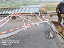 Металлисты раскурочили мост в районе Зайчевского: движение транспорта затруднено и опасно (фото)