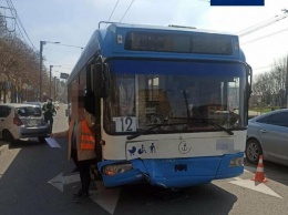 В Мариуполе утром сразу два троллейбуса попали в аварию,- ФОТО