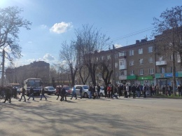 В Кривом Роге рабочие АрселорМиттал перекрыли дорогу в знак протеста