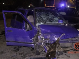 В Днепре на Самарском спуске столкнулись Mazda, "Москвич" и Daewoo: есть пострадавшие