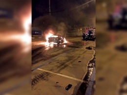 ДТП на Яворницкого: водитель смотрел, как огонь уничтожает его авто