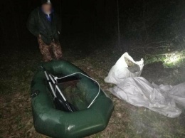 На Луганщине задержали браконьеров без документов, с лодкой, сетками и рыбой, - Фото