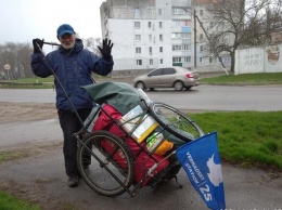 Возраст не помеха: 63-летний путешественник прошел от Днепра до Киева и обратно