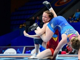 Украинки Коляденко и Белинская стали чемпионками Европы по борьбе