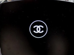 Chanel проиграла Huawei судебное разбирательство по поводу сходства логотипов