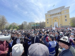 В Казахстане прошла массовая акция протеста против сдачи земли в аренду иностранцам