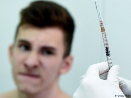 Последствия прививки от коронавируса. DW разоблачает мифы о вакцинации