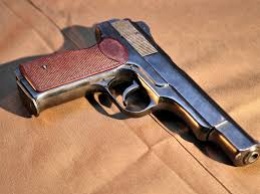 Незаконный пистолет изъяли полицейские у геничанина при обыске