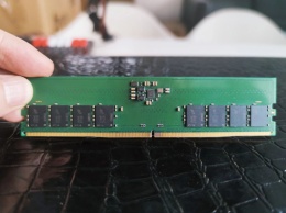 Массовое производство модулей DDR5 SDRAM запущено: в Сети появились фото серийных модулей