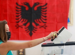 Выборы в Албании: за места в парламенте самой бедной страны ЕС борются 12 партий